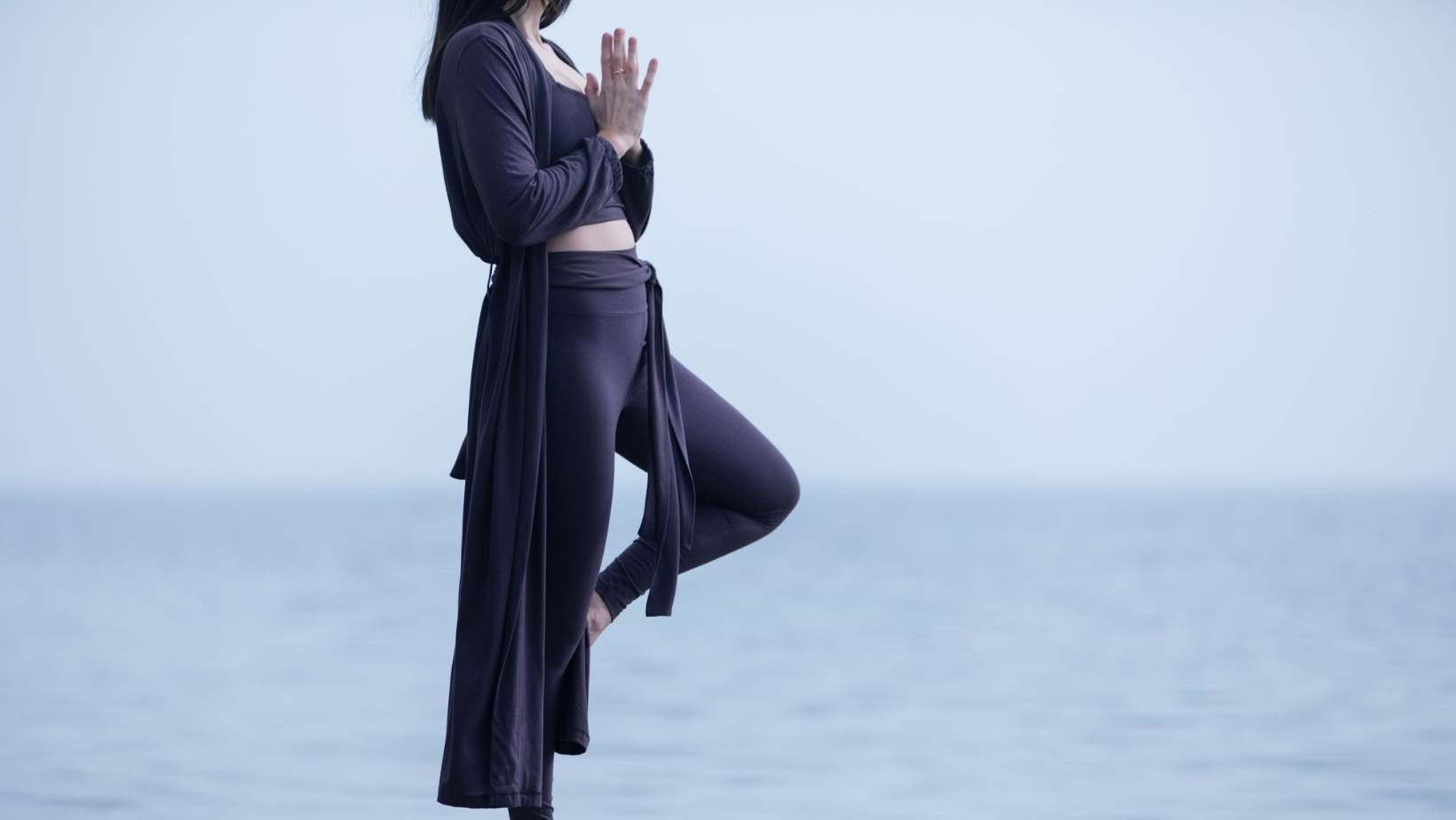 Unser Vorzeigemodell im Rampenlicht: die Sohang Yogahose für Damen