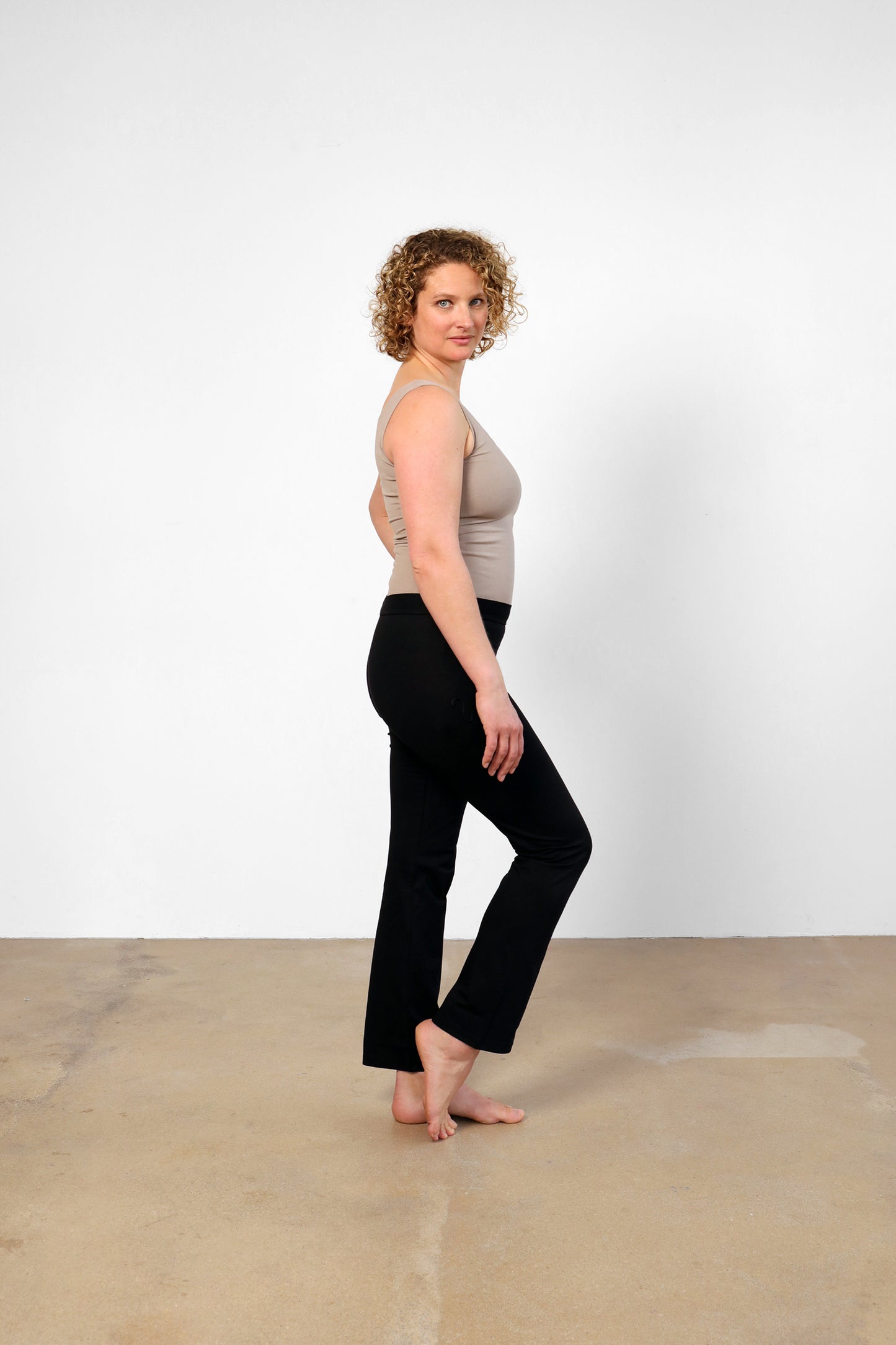 Ankaa straigt-leg cut Pants - Black