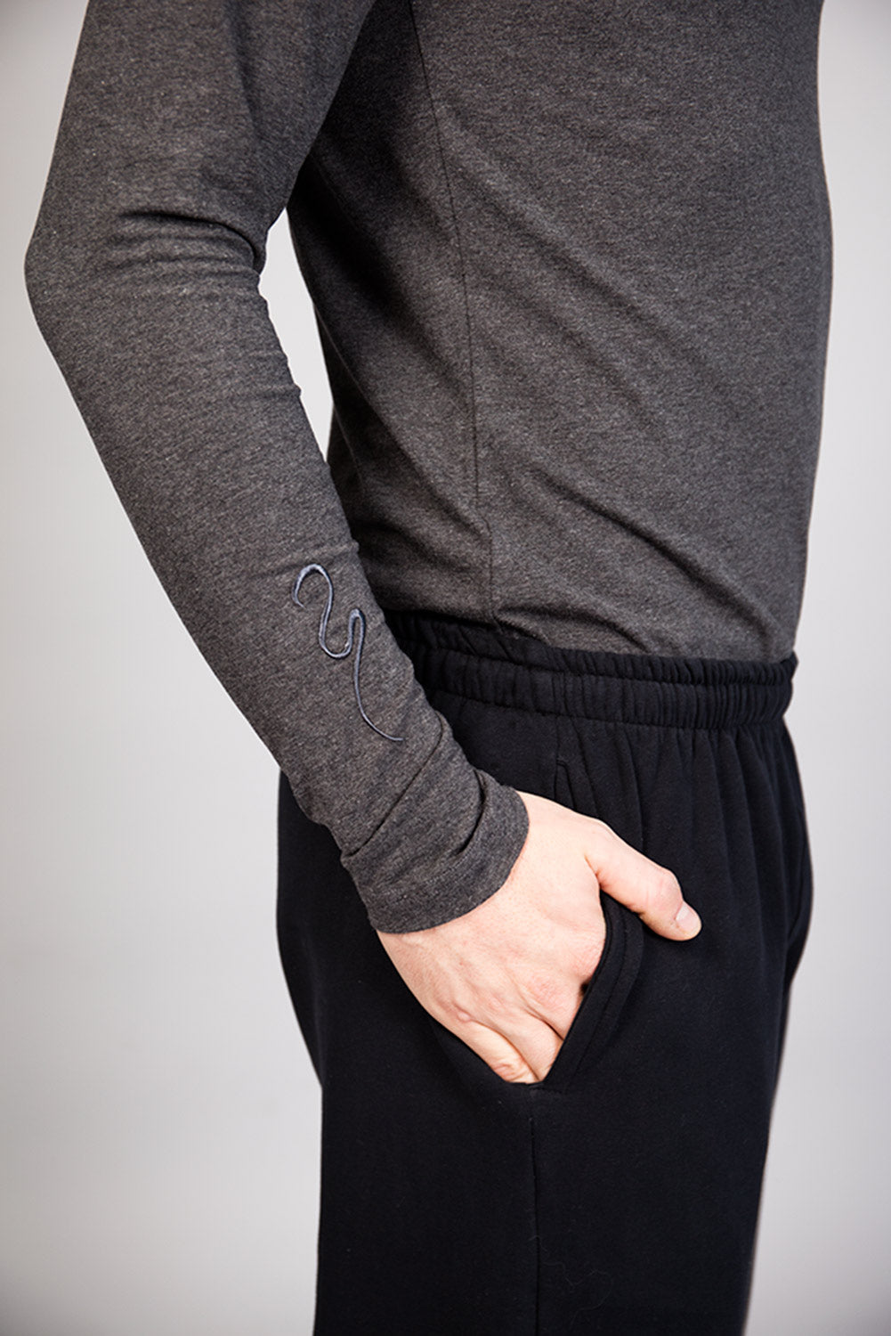 Breath of Fire Bencha Men's Long-Sleeve T-shirt — Grey — close-up 100% organic cotton fine jersey fabric