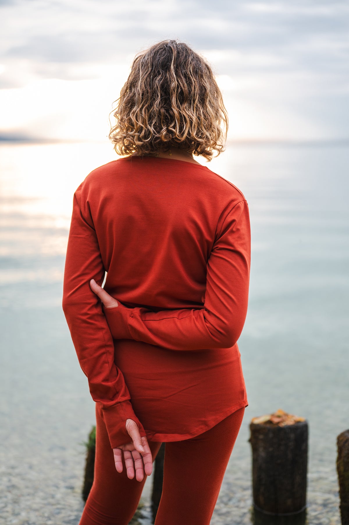 Lunara Langarm-Shirt — Yoga-Langarm aus merzerisierter Bio-Baumwolle mit Daumenschlaufen