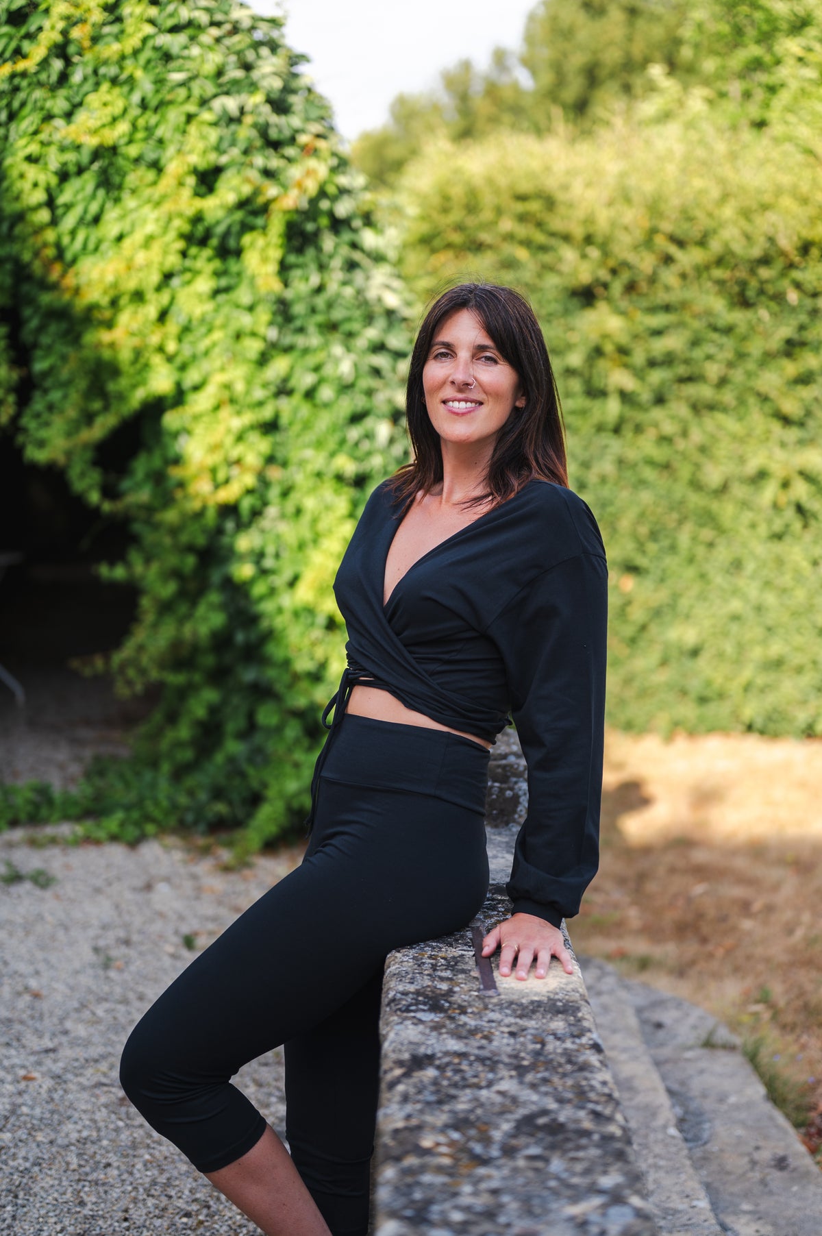 Breath of Fire Alya capri legging 3/4 — Black — lifestyle photo, styling detail, organic cotton