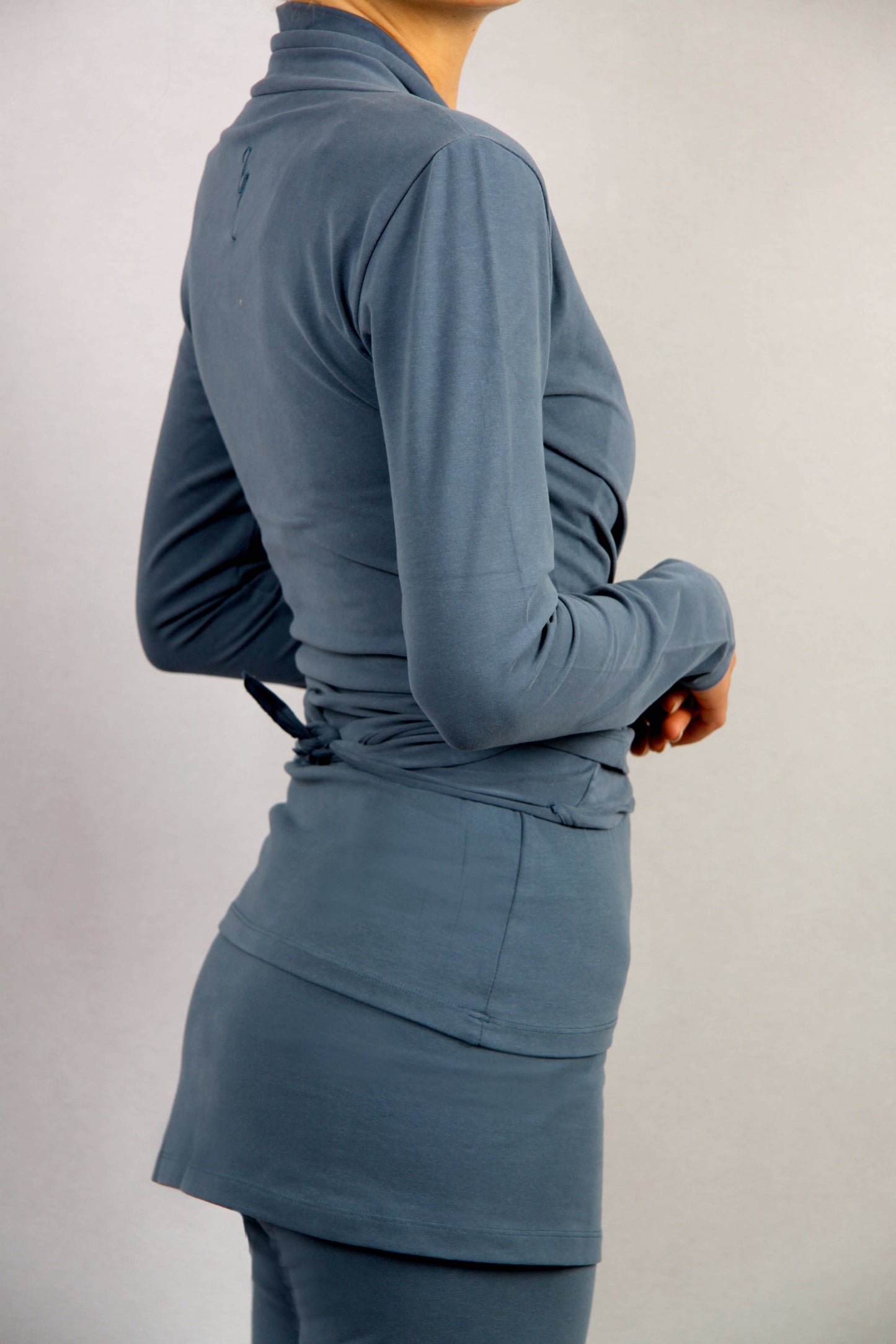 Amba yoga wrap shirt indigo in organic cotton