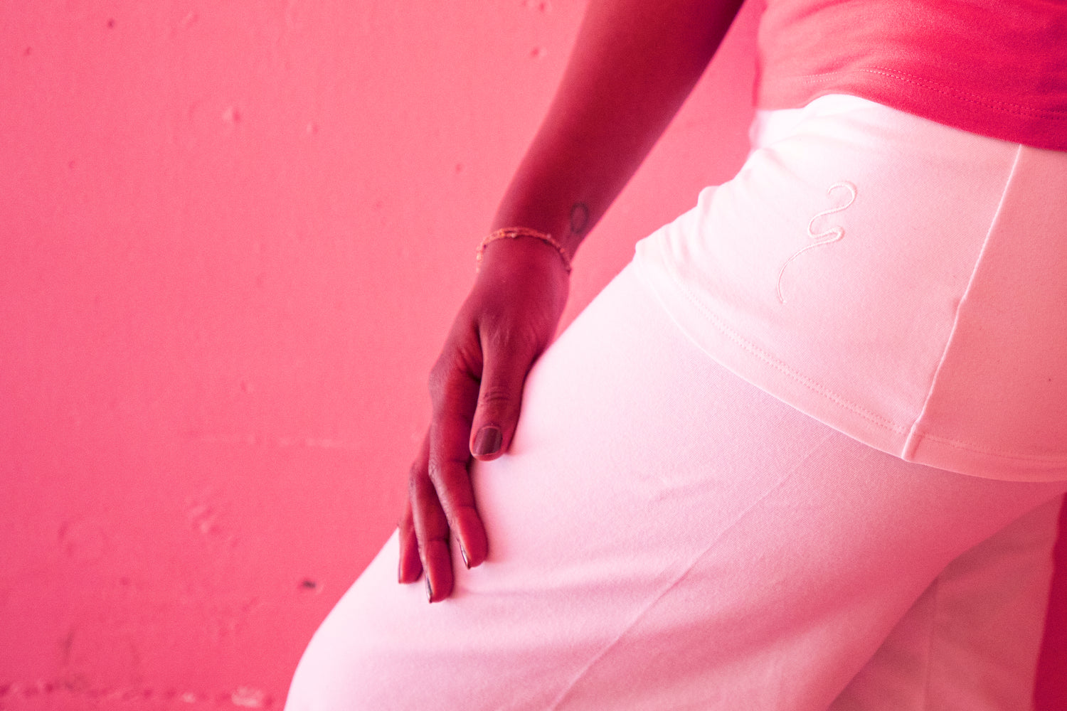 The Benefits of Natural Fibers in Yoga Clothing