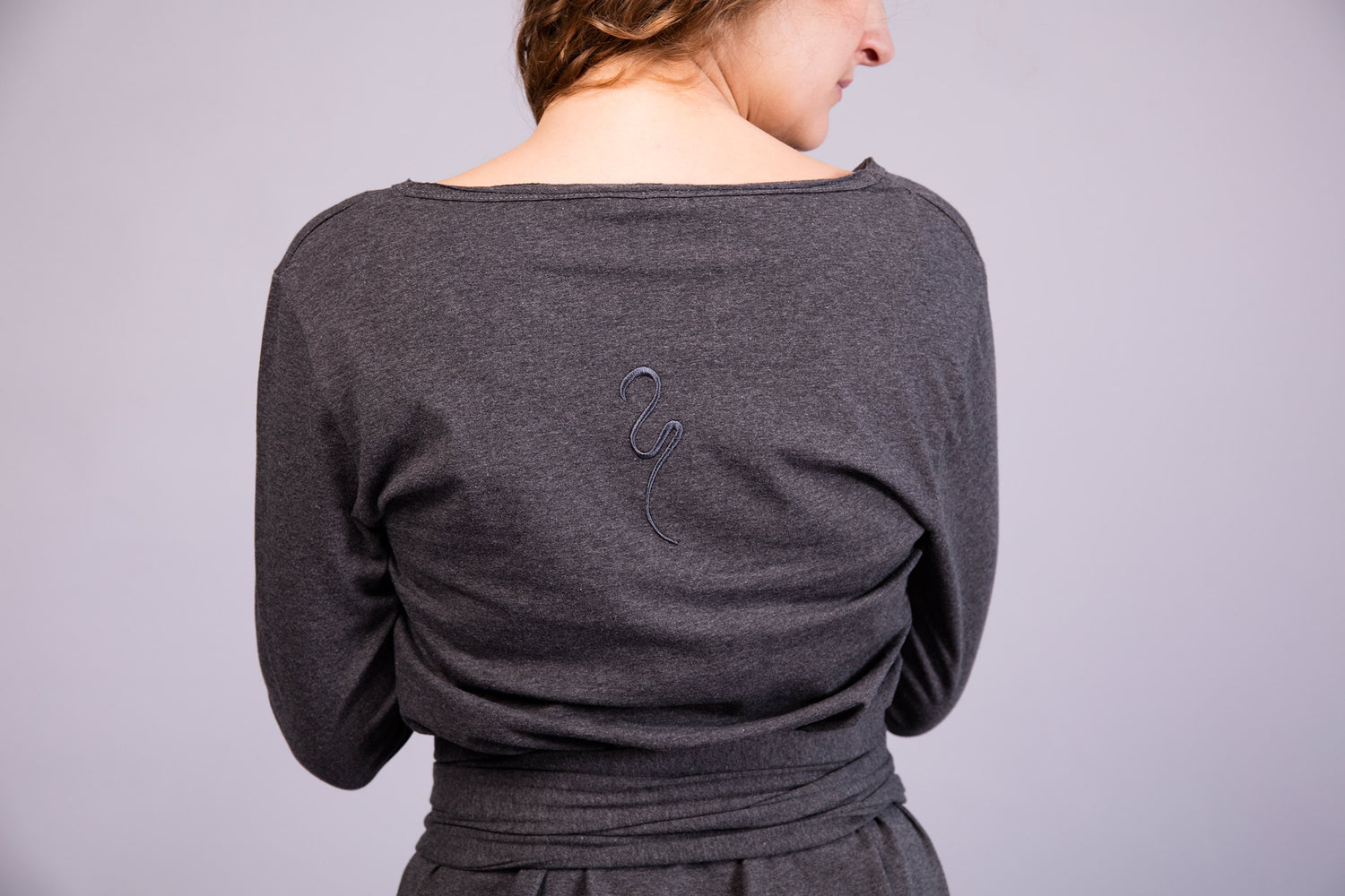 Freeda Dress — Gris foncé (dernières pièces)