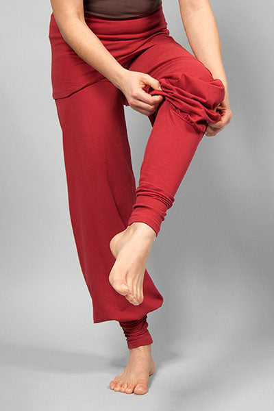 wide sohang yoga pants with skirt and gaiter color red front view